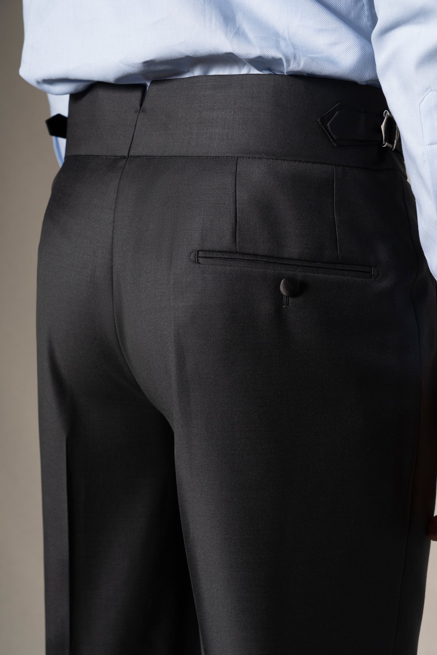 Off White Herringbone Tuxedo - Esmoquin a medida BUND